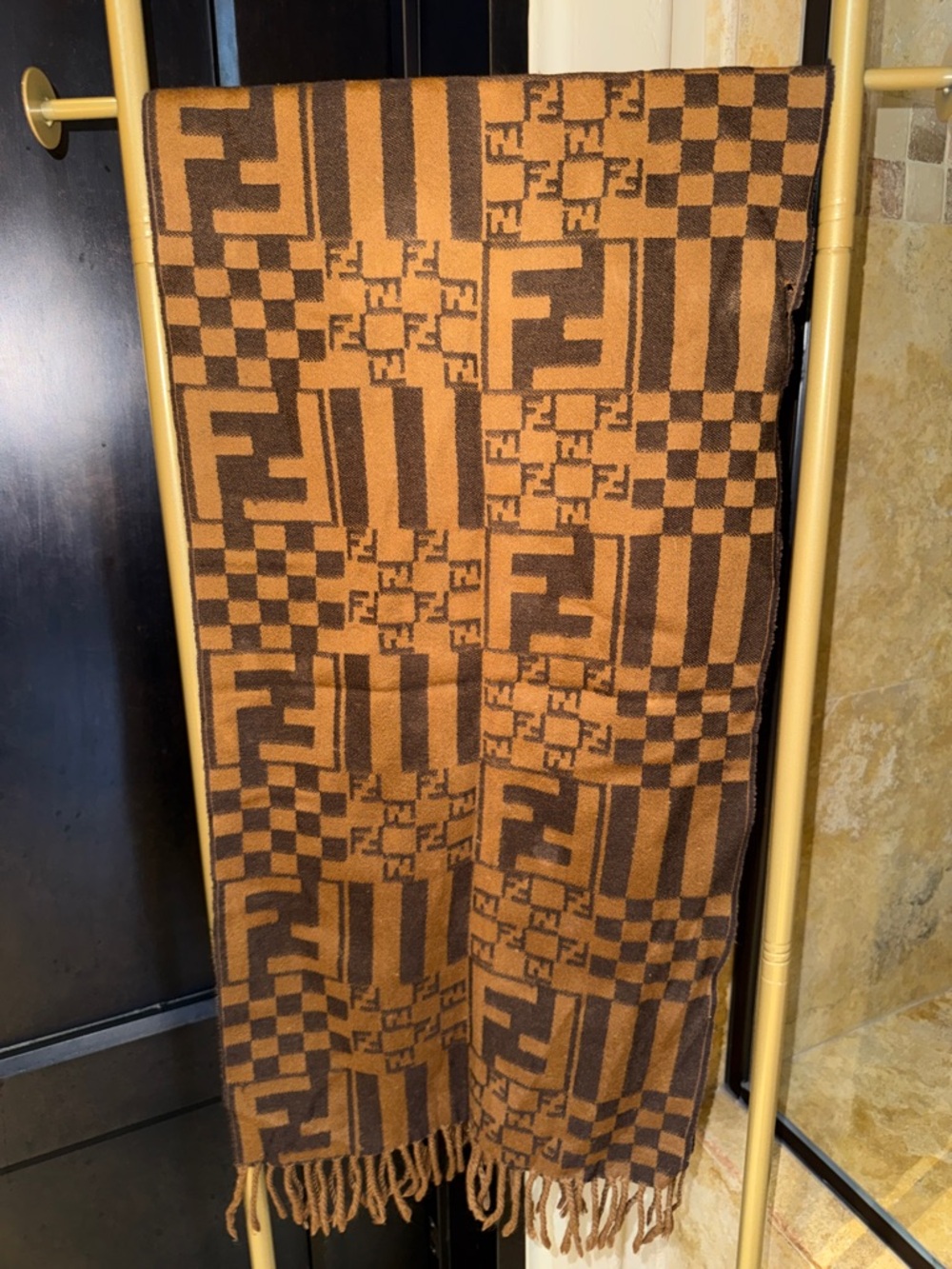 Fendi scarf - Picture 4 of 4